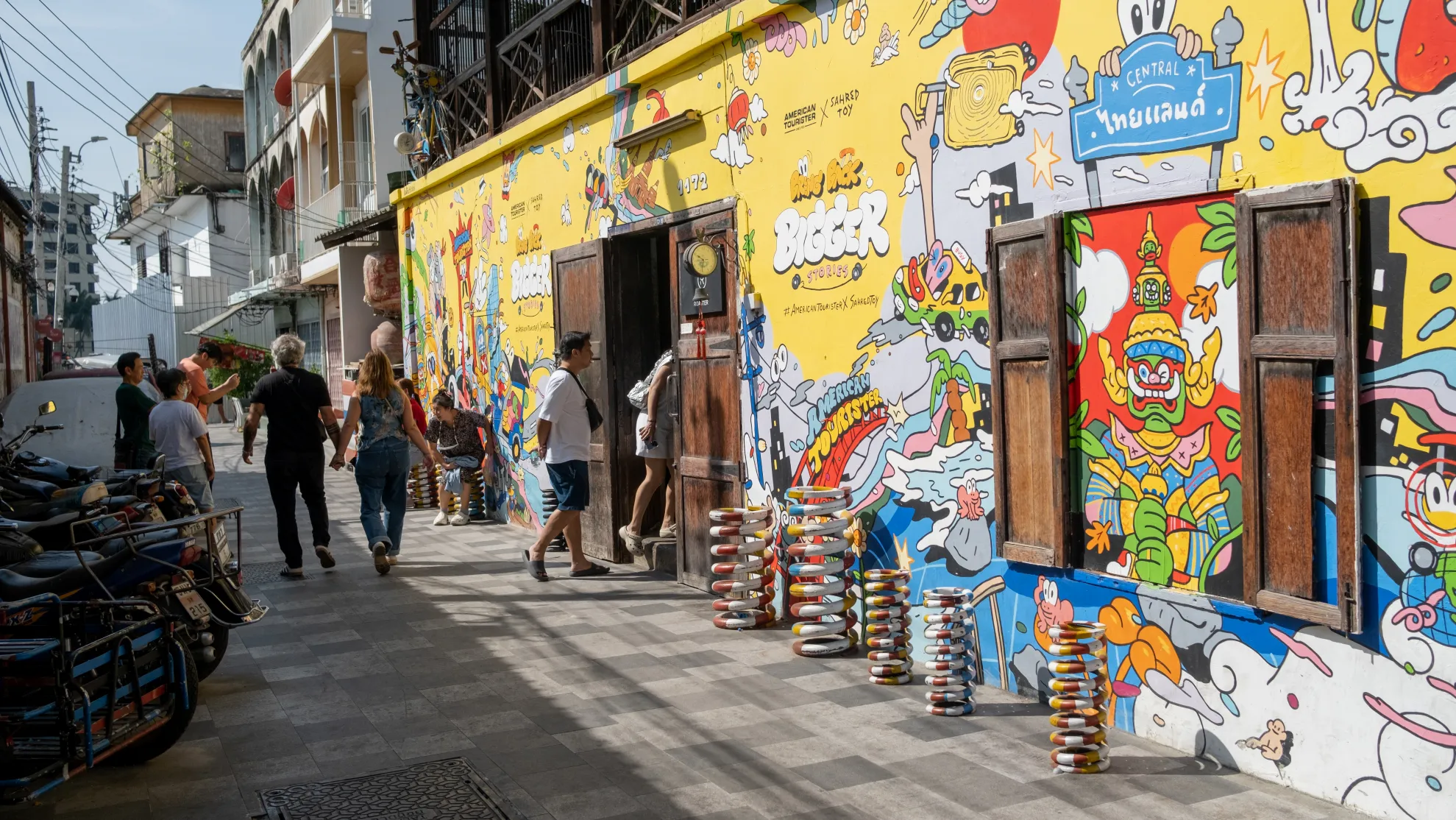 Talat Noi Street Art Walk 01